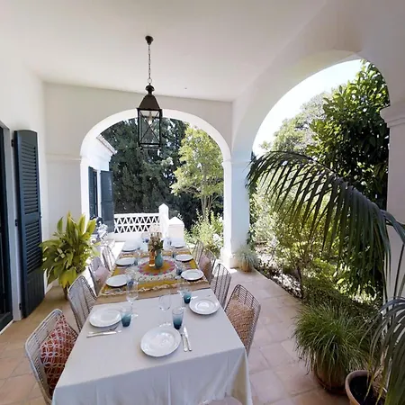 Colonial Style Retreat In Villa *