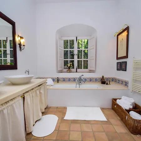 Colonial Style Retreat In Villa
