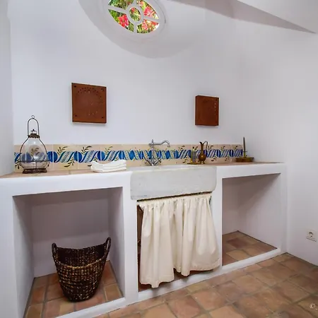Villa Colonial Style Retreat In *