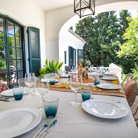 Colonial Style Retreat In Villa *
